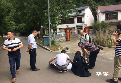 湖南华咨社会稳定风险评估公司专家走街串巷开展群众数据采集