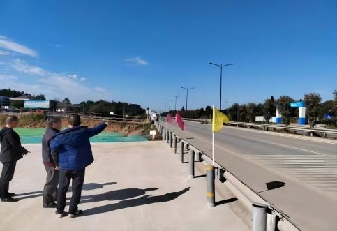 公路边新开校门涉路安评报告如何编制