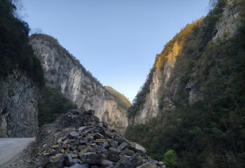 强暴雨天气如何防范高边坡地质灾害